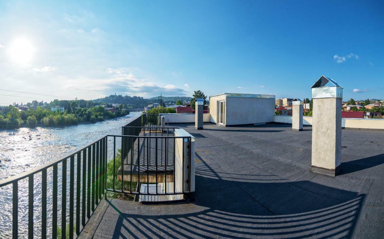 Four Seasons Riverside Koetaisi Buitenkant foto