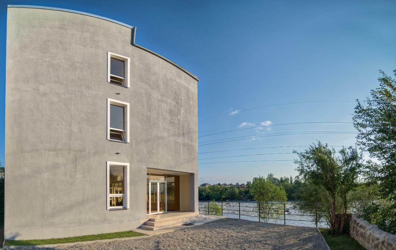 Four Seasons Riverside Koetaisi Buitenkant foto