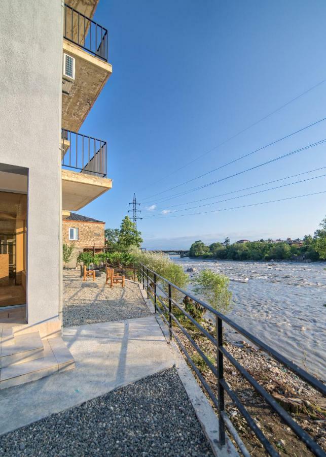 Four Seasons Riverside Koetaisi Buitenkant foto